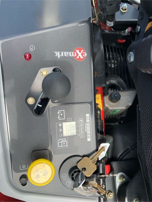 Image of Exmark Lazer Z equipment image 3