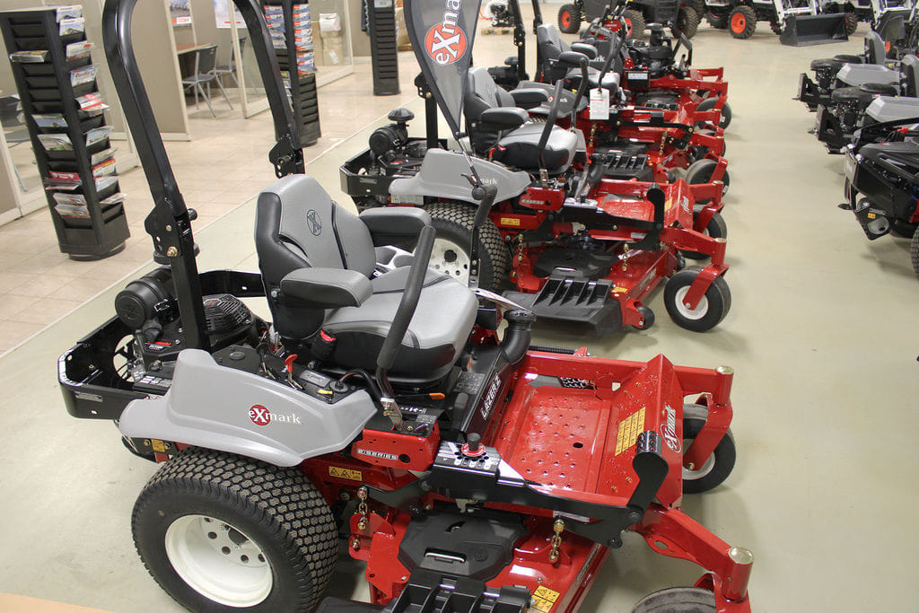 2025 Exmark Lazer Z Equipment Image0