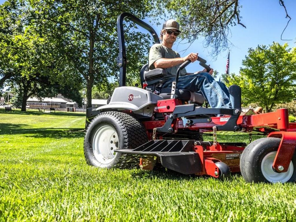 2025 Exmark Lazer Z Equipment Image0
