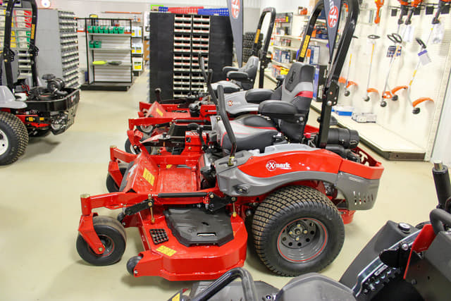 Image of Exmark Lazer Z equipment image 3