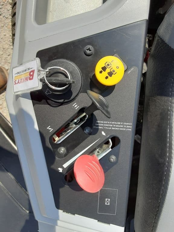 Image of Exmark Quest equipment image 4