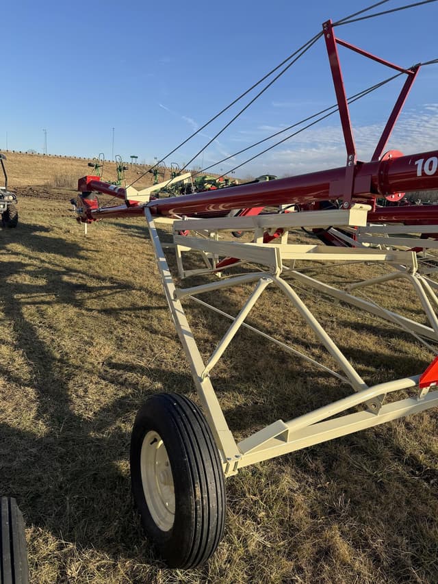 Image of Farm King 1070 equipment image 2