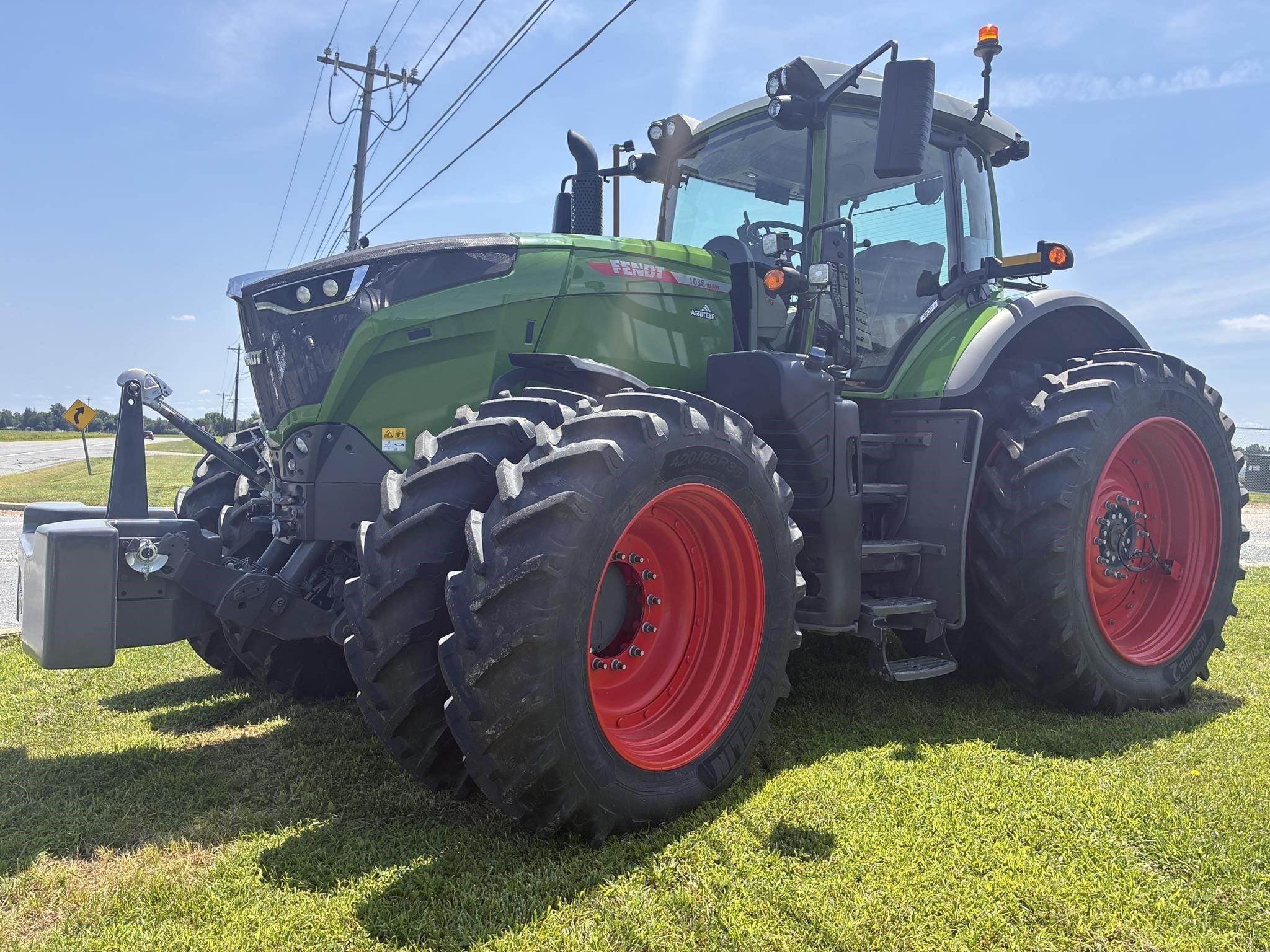 2025 Fendt 1038 Vario Equipment Image0