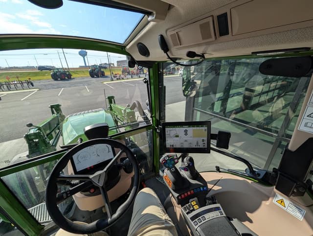 Image of Fendt 211 Vario equipment image 1