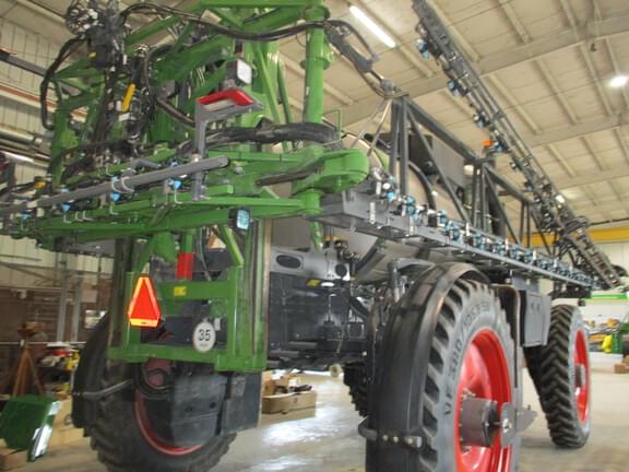 Image of Fendt RoGator 934 equipment image 2