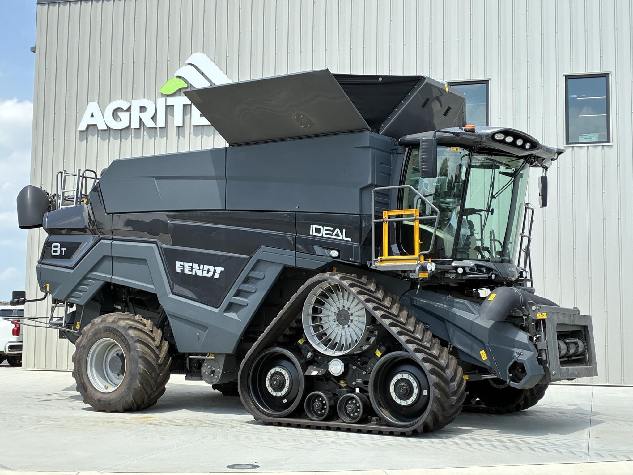 2025 Fendt IDEAL 8T Equipment Image0