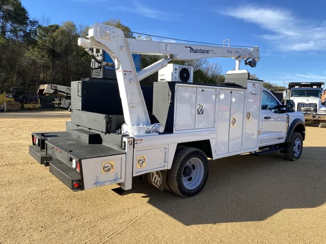 Image of Ford F-550 equipment image 2