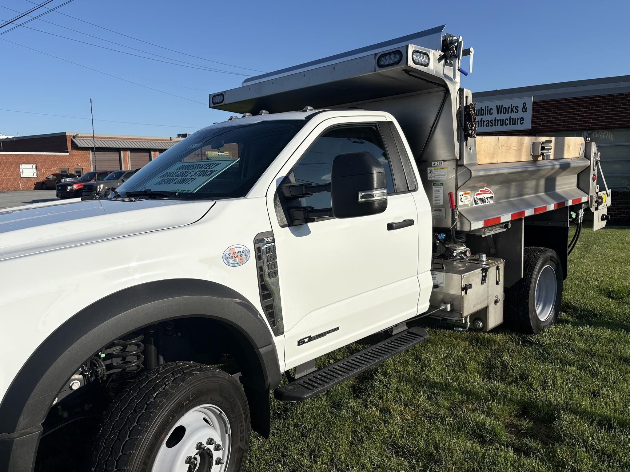2025 Ford F-600 Equipment Image0