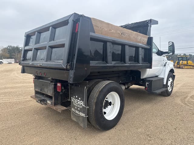 Image of Ford F-650 equipment image 3