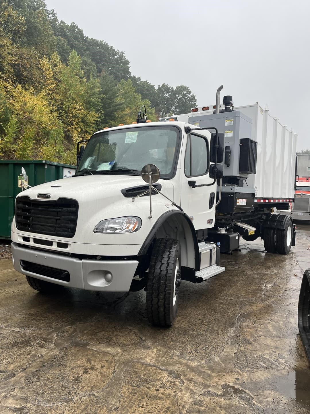 Image of Freightliner M2106 Primary image