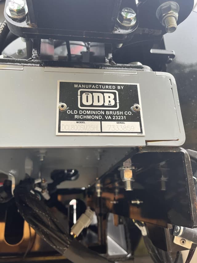 Image of Freightliner M2106 equipment image 4