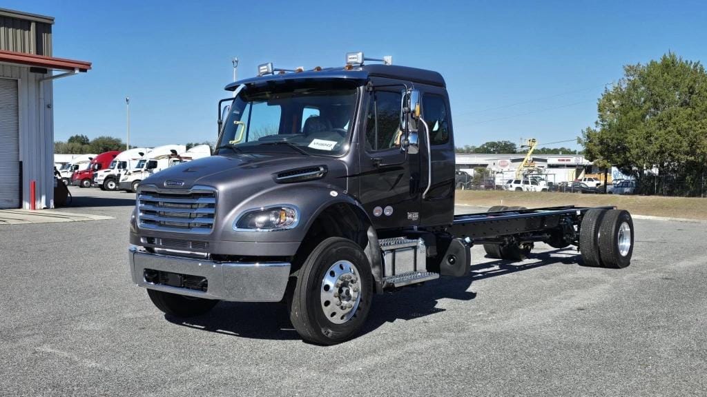 2025 Freightliner M2106 Equipment Image0