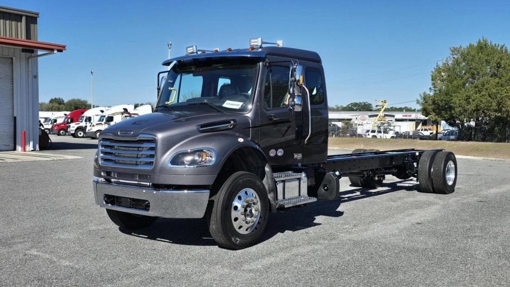 Image of Freightliner M2106 Primary image