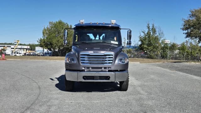 Image of Freightliner M2106 equipment image 1