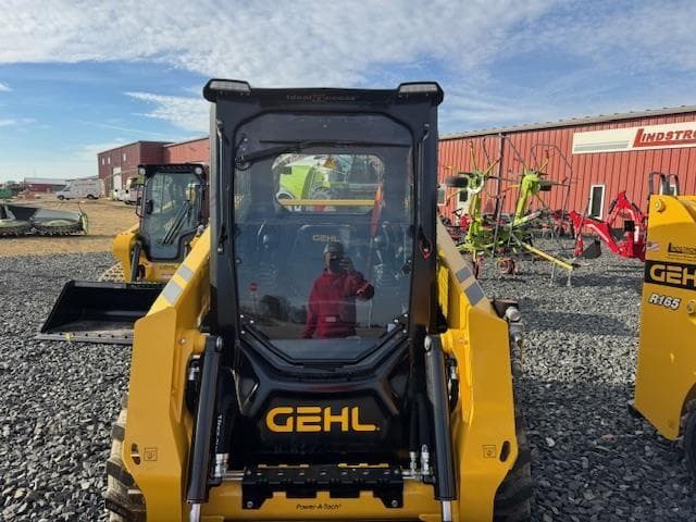 Image of Gehl V210 equipment image 3