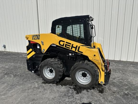 Image of Gehl V230 equipment image 1