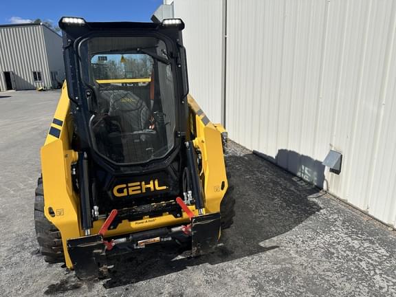Image of Gehl V230 equipment image 3