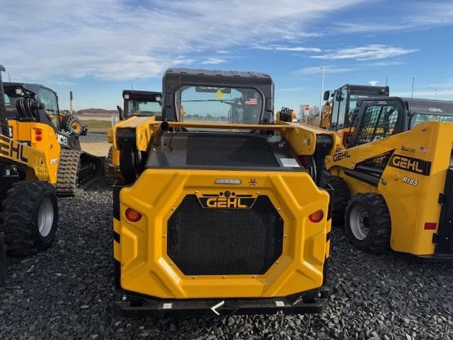 Image of Gehl V230 equipment image 4