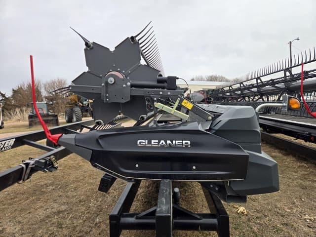 Image of Gleaner 9335 equipment image 1