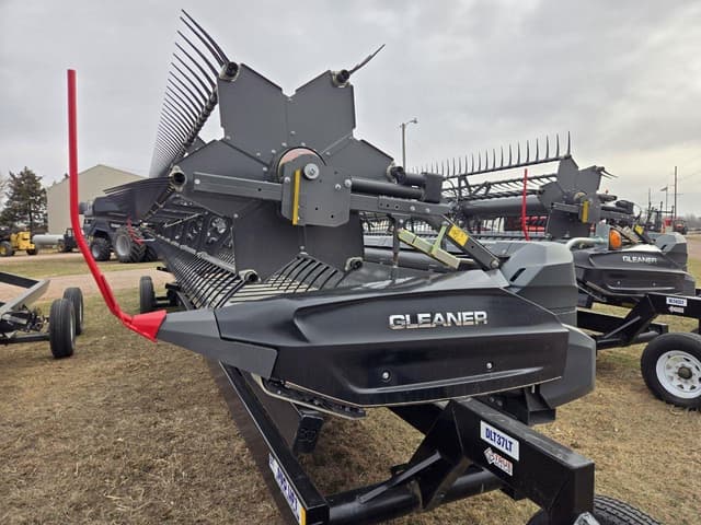 Image of Gleaner 9335 equipment image 4