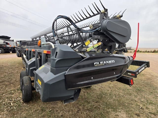 Image of Gleaner 9335 equipment image 2