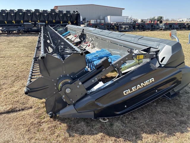 Image of Gleaner 9335 equipment image 1