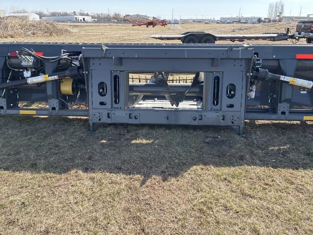 Image of Gleaner 9335 equipment image 3