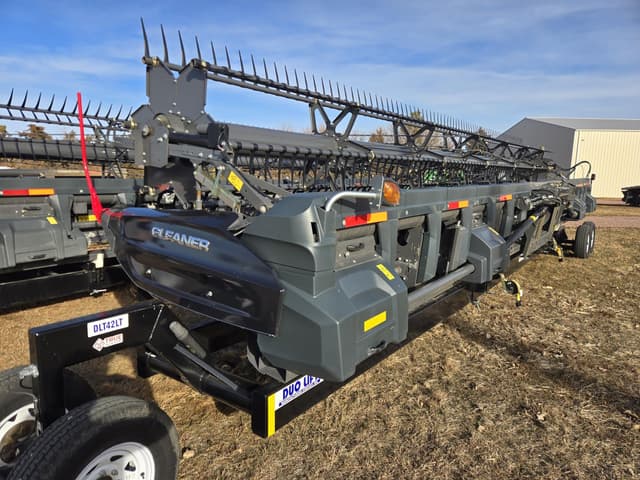 Image of Gleaner 9340 equipment image 2