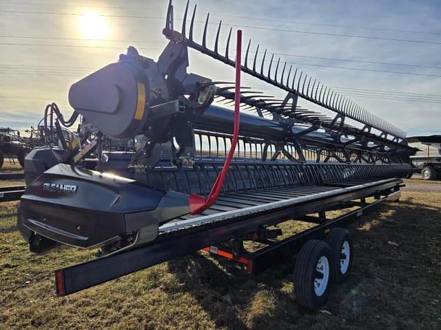 Image of Gleaner 9340 equipment image 1