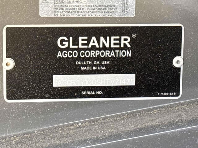 Image of Gleaner T71 equipment image 2