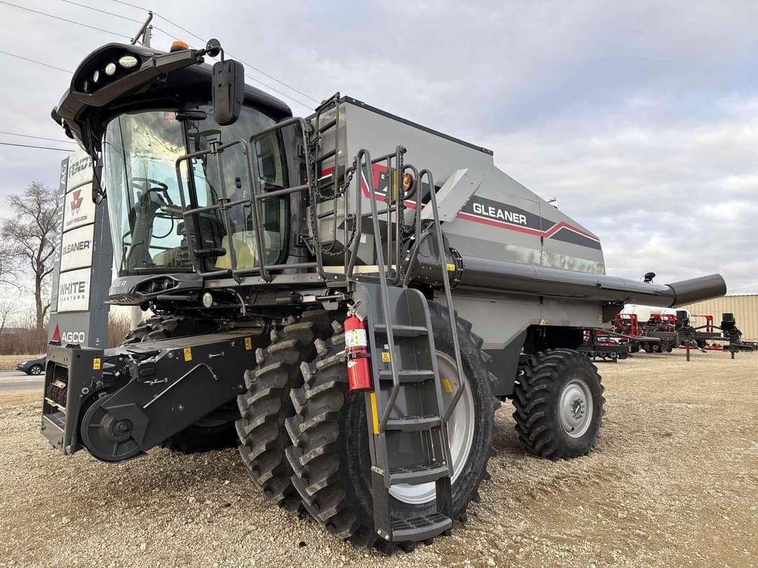Image of Gleaner T71 Primary image