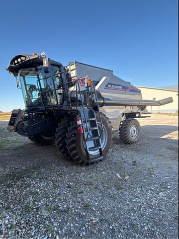 Main image Gleaner T71