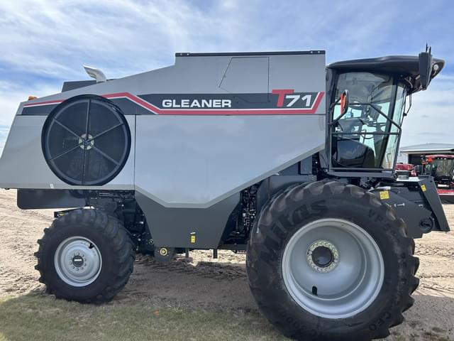 Image of Gleaner T71 equipment image 2