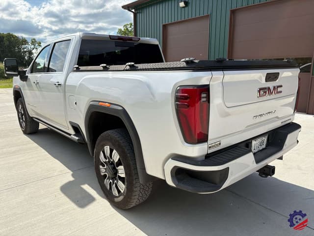 Image of GMC 3500HD equipment image 2