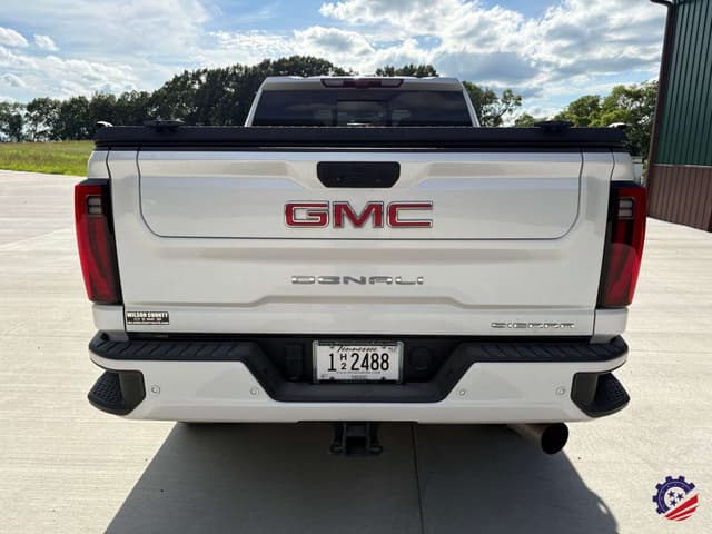 Image of GMC 3500HD equipment image 3