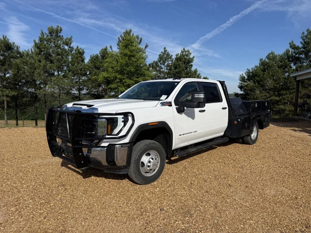 2025 GMC 3500HD Equipment Image0