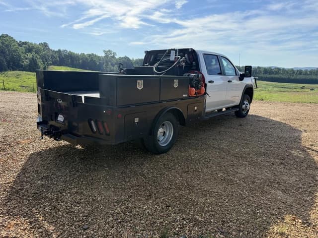Image of GMC 3500HD equipment image 4