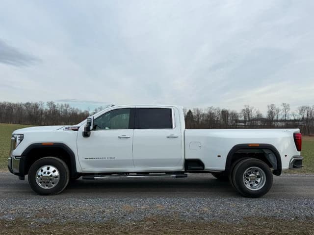 Image of GMC Sierra equipment image 1