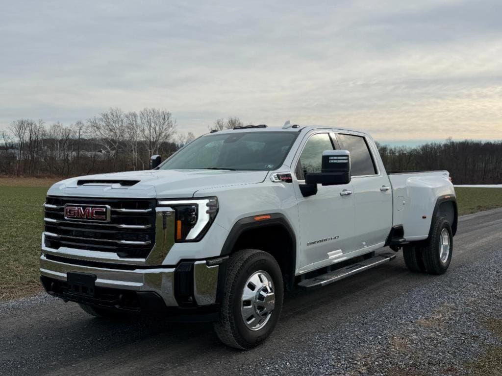 2025 GMC Sierra Equipment Image0