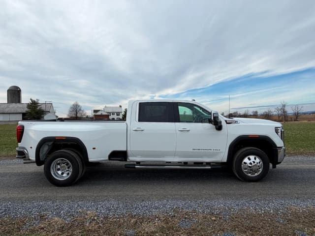 Image of GMC Sierra equipment image 3