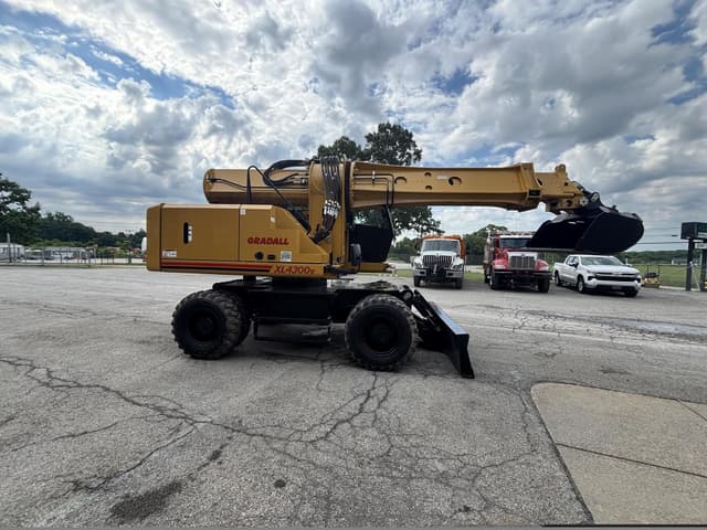 Image of Gradall XL4300 equipment image 2