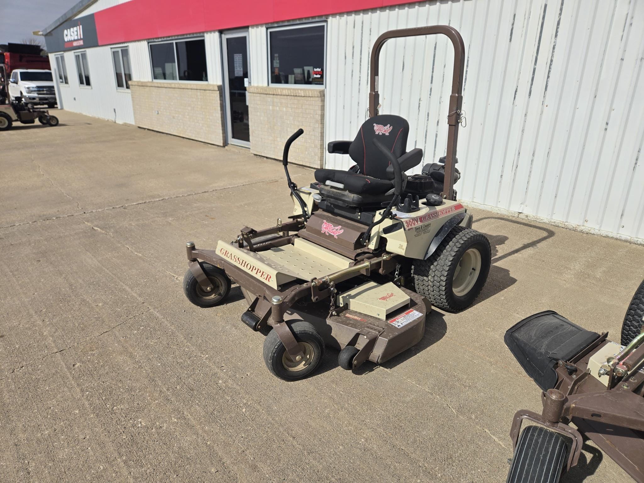 2025 Grasshopper 328G4 Equipment Image0