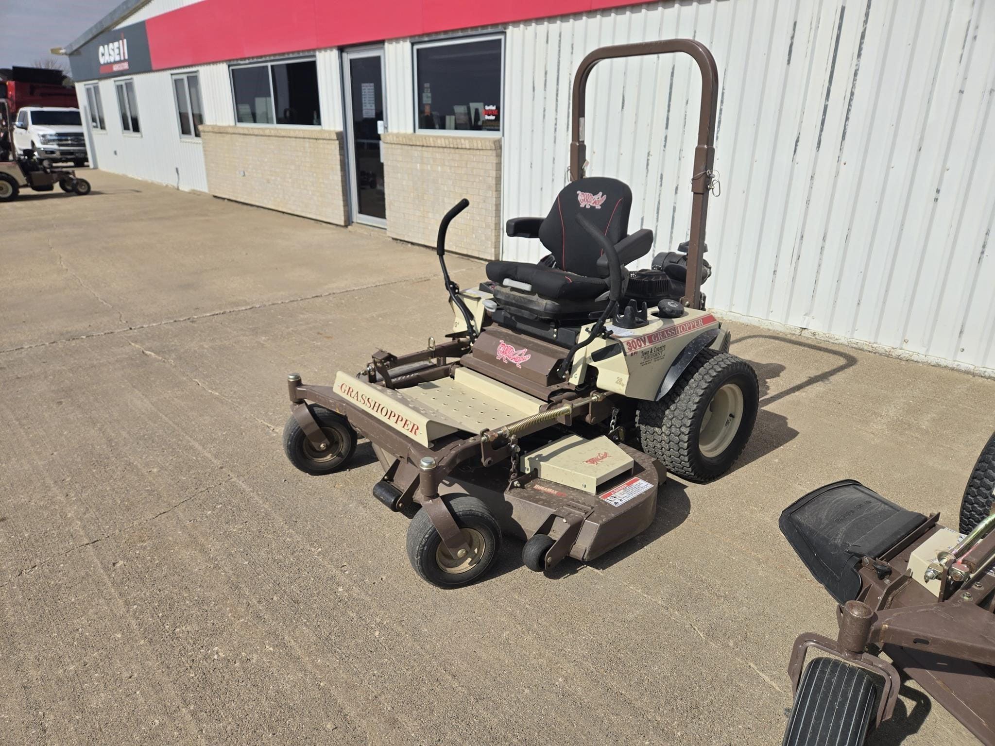 2025 Grasshopper 328G4 Equipment Image0