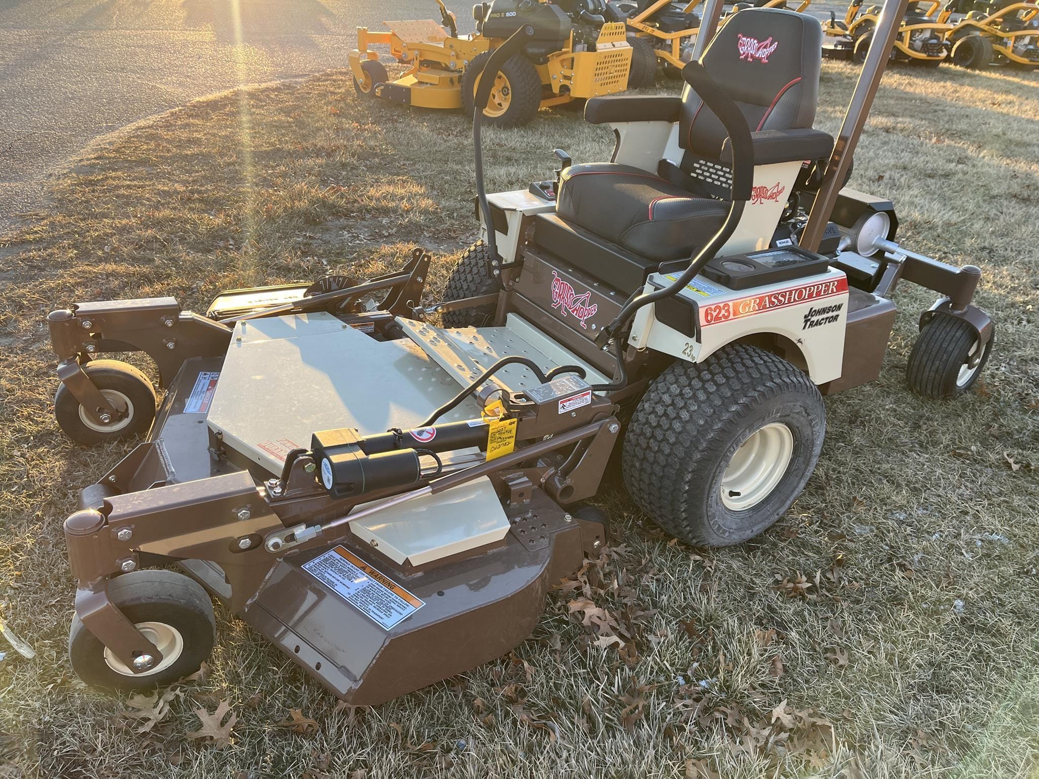 2025 Grasshopper 623T Equipment Image0