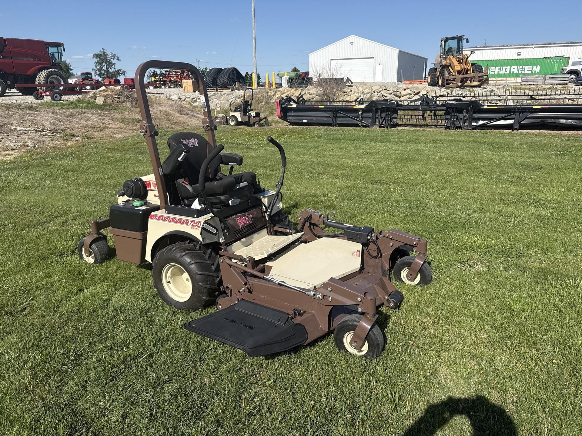 2025 Grasshopper 725DT Equipment Image0