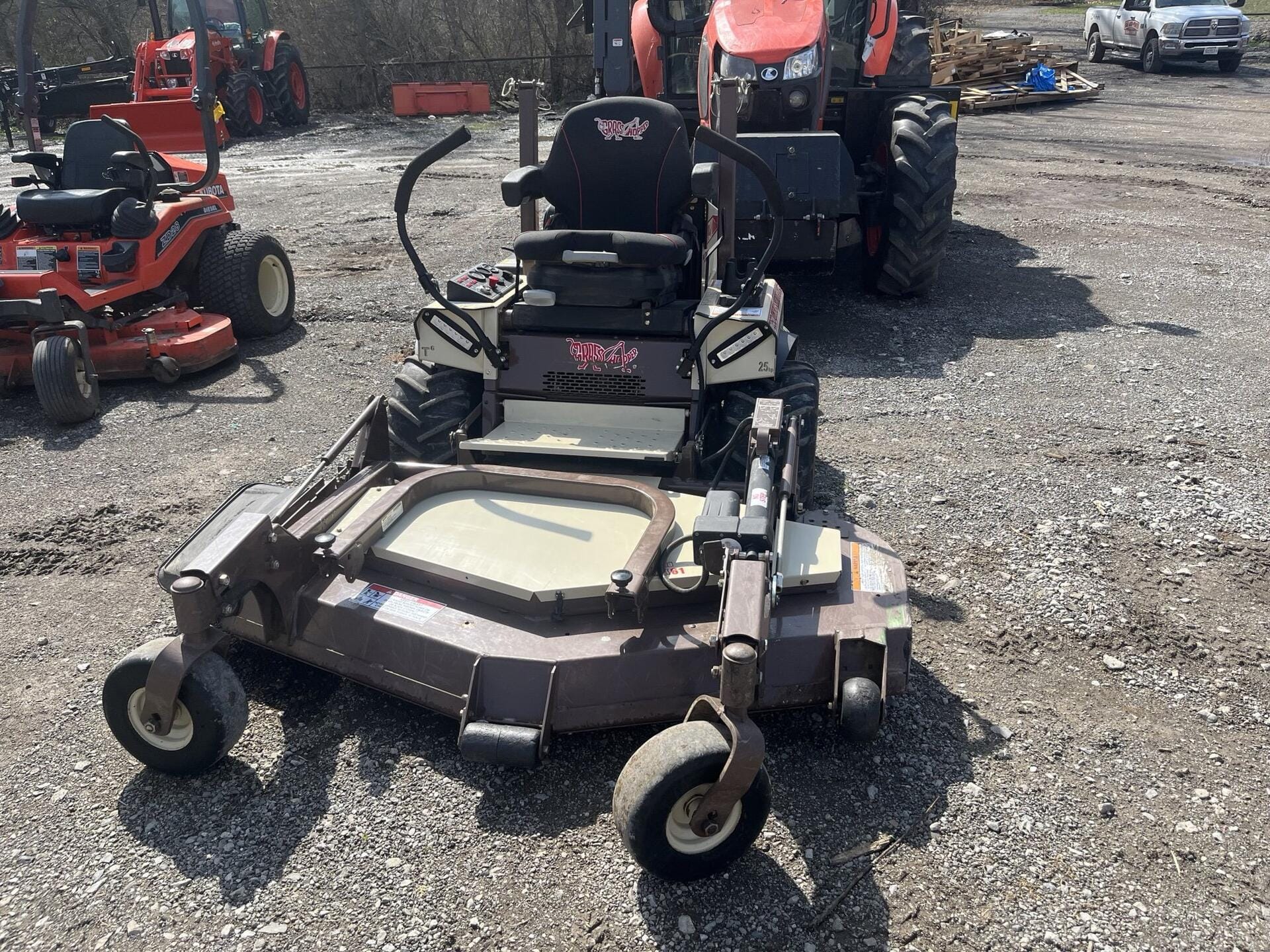 2025 Grasshopper 725DT Equipment Image0