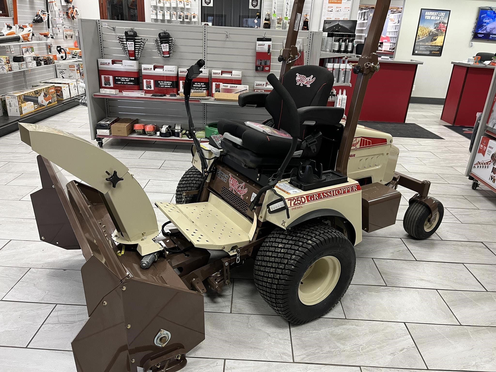 2025 Grasshopper 725DT6 Equipment Image0