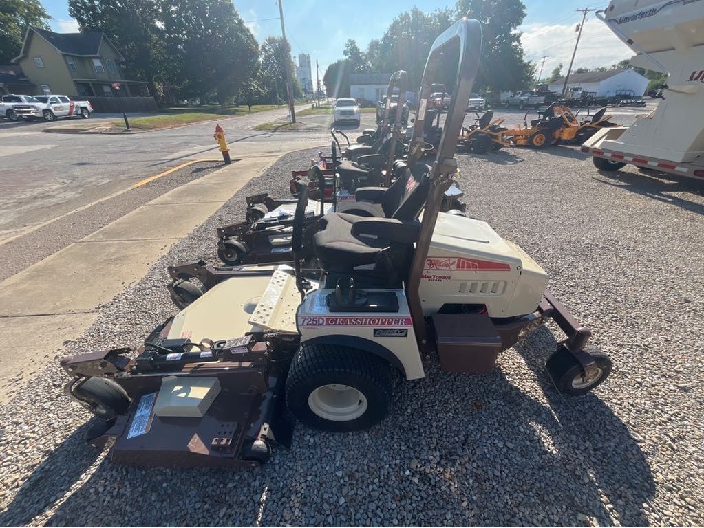 2025 Grasshopper 725D Equipment Image0