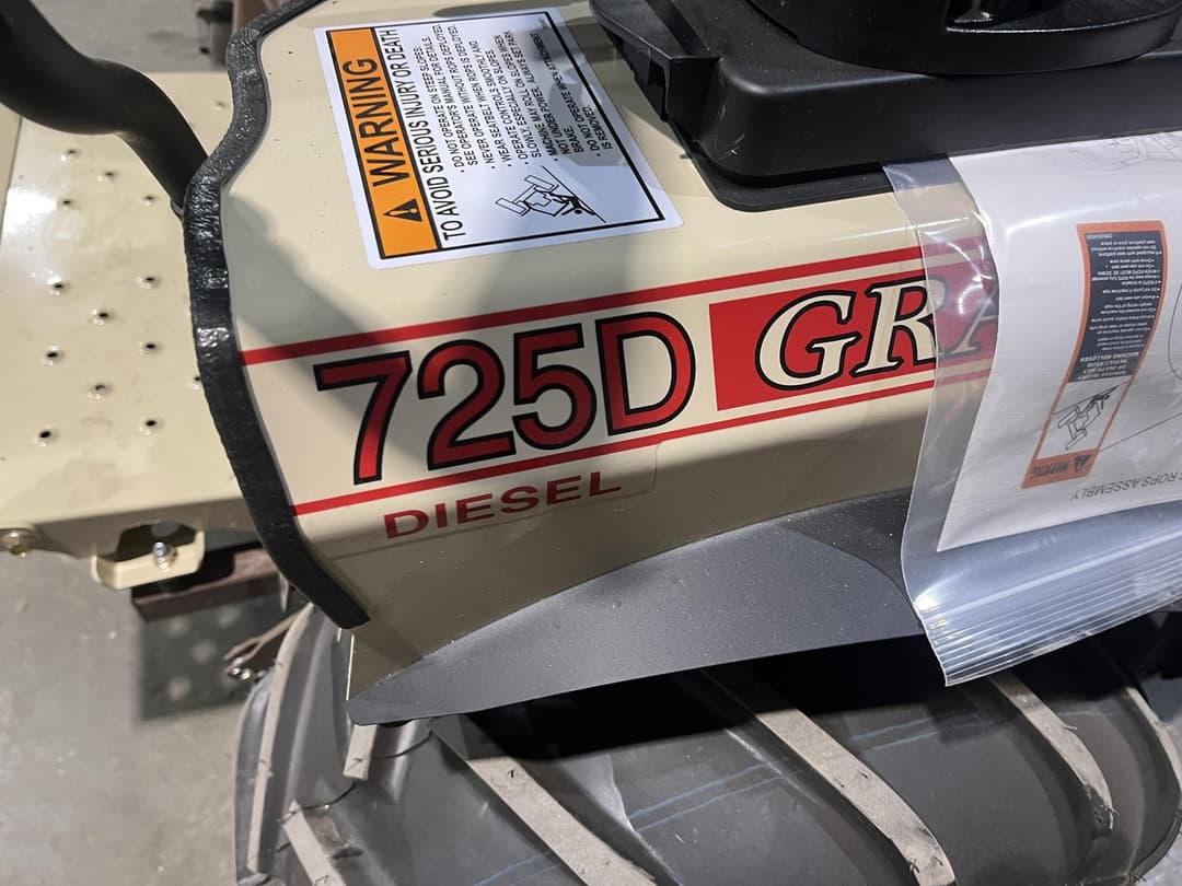 Image of Grasshopper 725DT6 Image 1