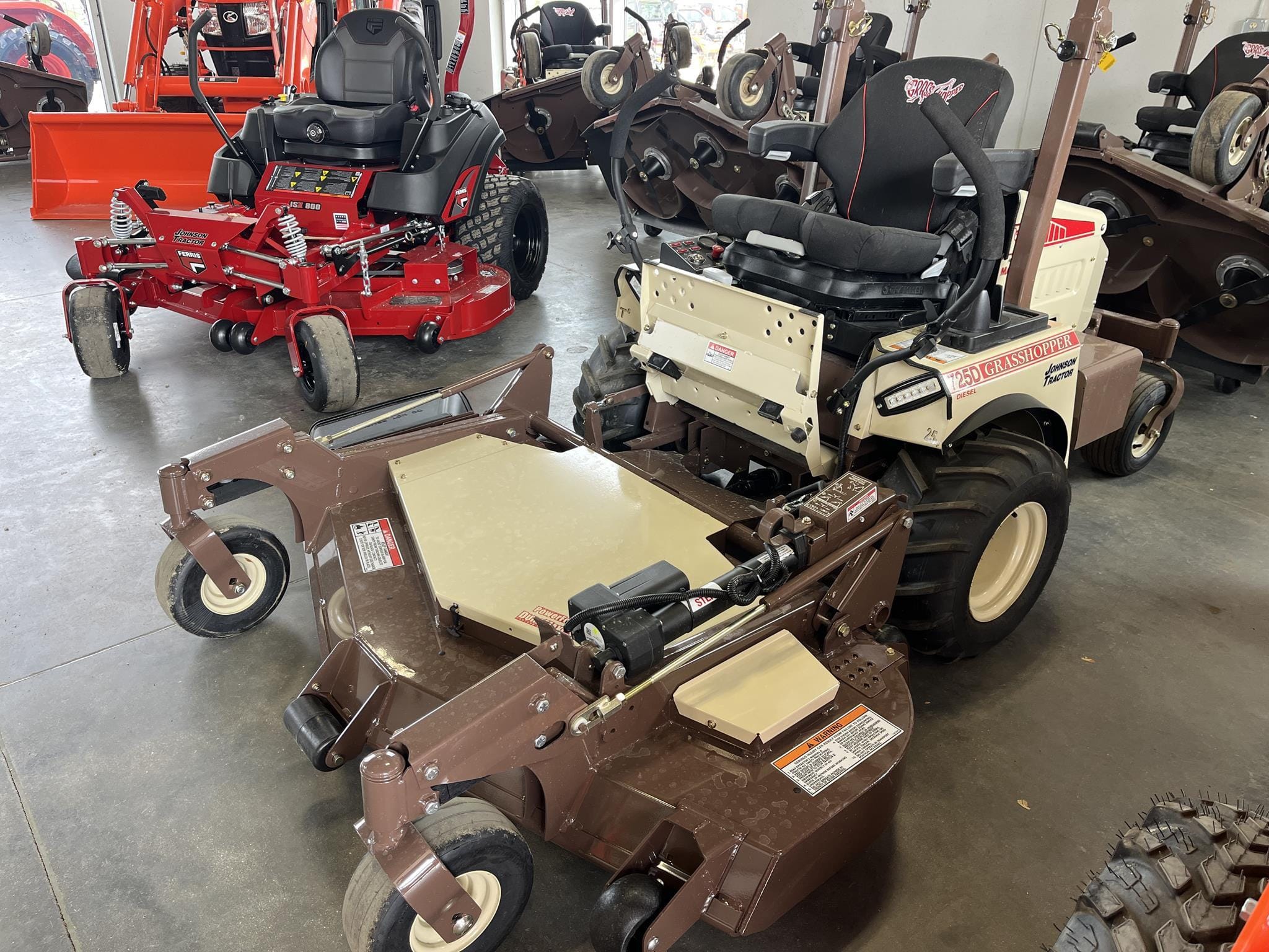 2025 Grasshopper 725DT6 Equipment Image0